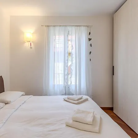 Di Lalla By Interhome Apartamento Lierna